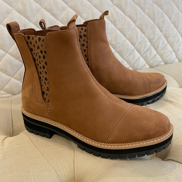 Toms Chelsea Boots with Leopard Accent - Picture 1 of 5